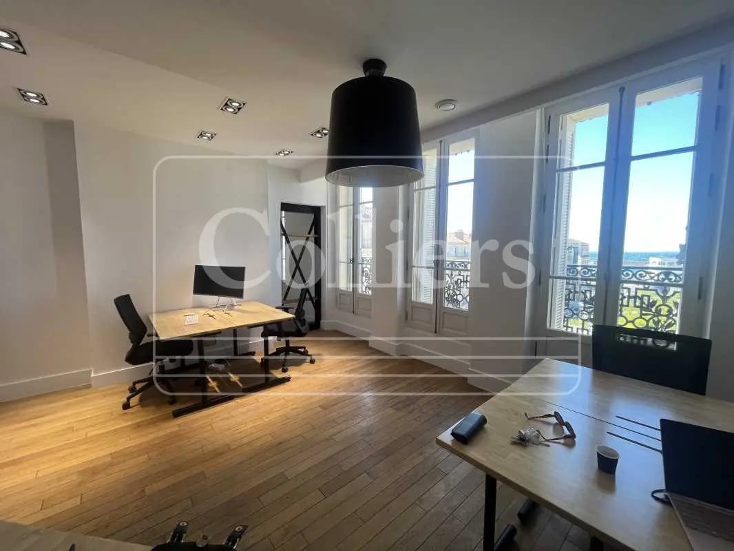 Bureau dans Marseille à louer Photo de l’immeuble– Image 1 sur 7