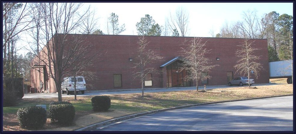1310 Capital Cir, Lawrenceville, GA à vendre - Photo de l’immeuble – Image 3 sur 14