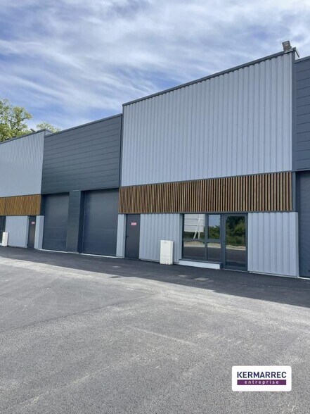 Local d'activités dans Vitré à vendre - Photo de l’immeuble – Image 3 sur 6