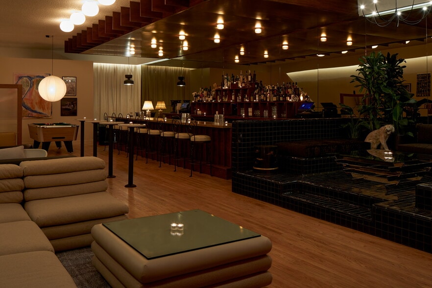 7746 Santa Monica Blvd, West Hollywood, CA à louer - Photo de l’immeuble – Image 1 sur 5