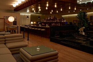 Plus de détails pour 7746 Santa Monica Blvd, West Hollywood, CA - Local commercial à louer