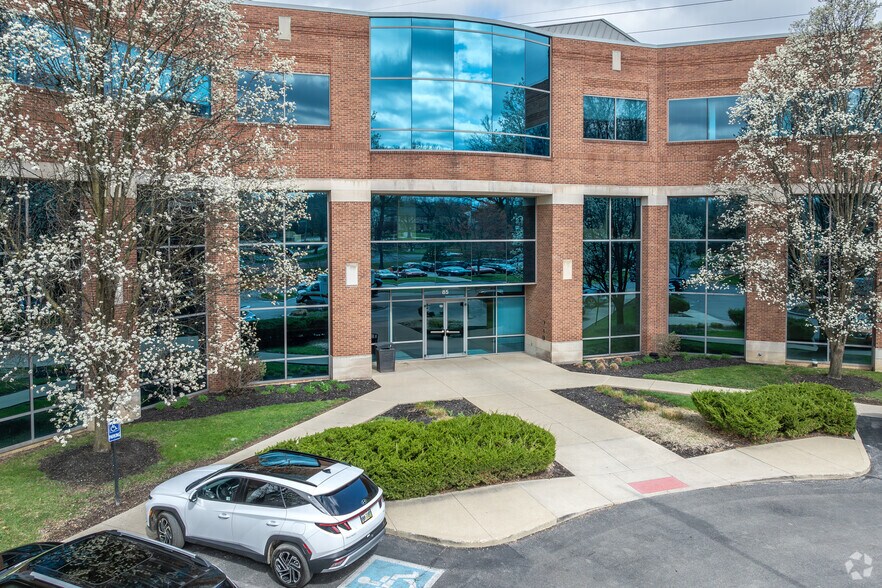 85 McNaughten Rd, Columbus, OH à louer - Photo de l’immeuble – Image 3 sur 4
