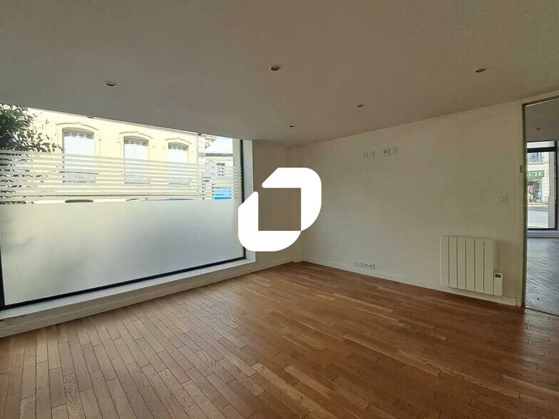 Bureau dans Bordeaux à vendre - Photo de l’immeuble – Image 2 sur 6