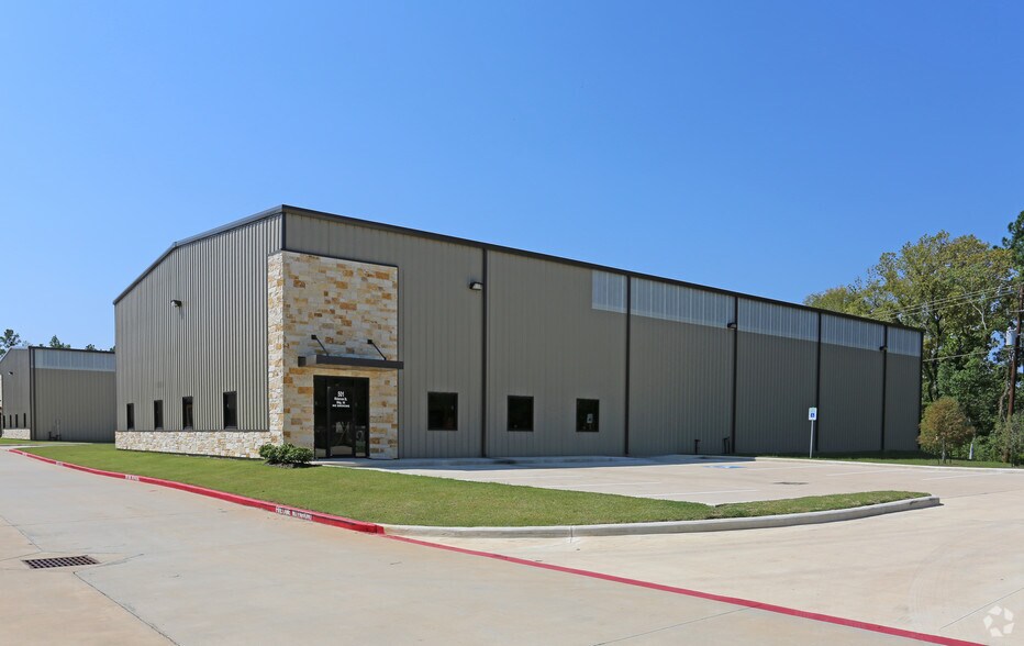 501 Hickerson St, Conroe, TX à louer - Photo principale – Image 1 sur 22