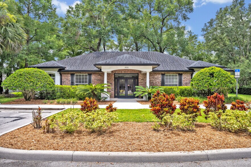820 Clark St, Oviedo, FL à vendre - Photo de l’immeuble – Image 1 sur 15