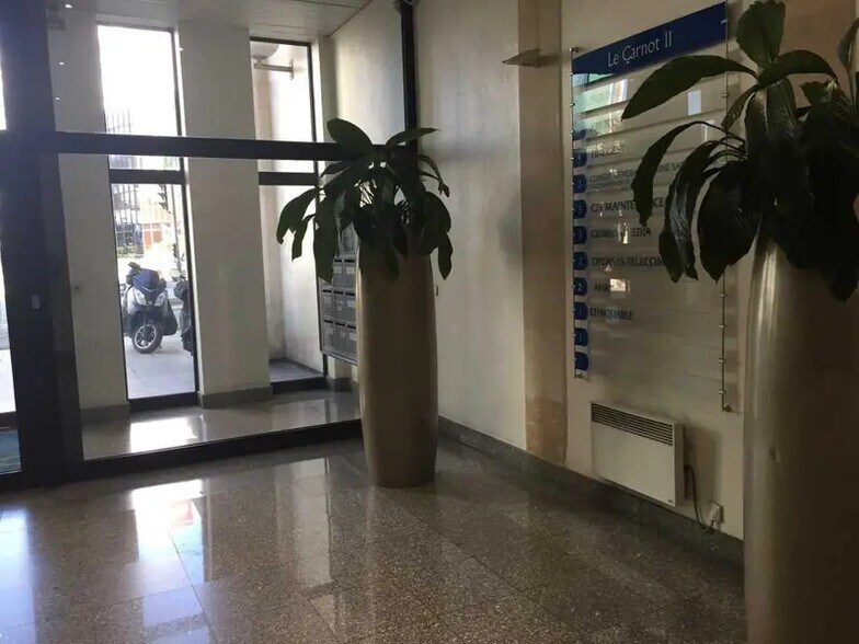Bureau dans Bagnolet à louer - Hall d’entrée – Image 3 sur 9