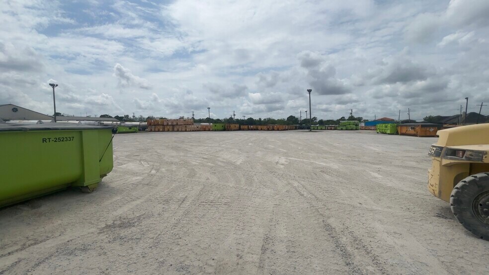 4634 Hodgson Rd, Nederland, TX à louer - Photo de la construction – Image 3 sur 12