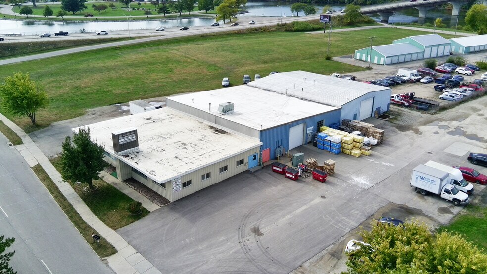 837 N Parker Dr, Janesville, WI à louer - Photo de l’immeuble – Image 3 sur 7