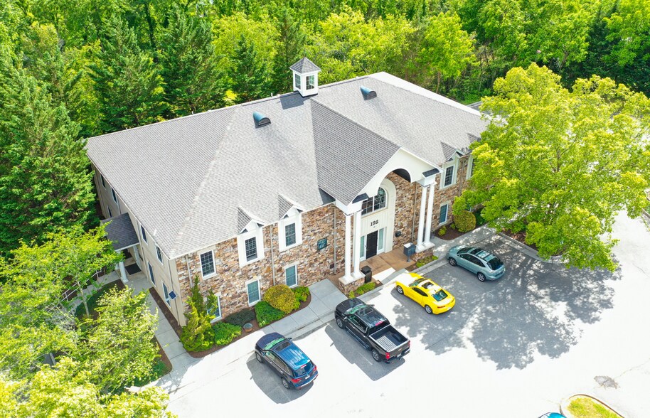 192 Summerfield Ct, Troutville, VA à vendre - Photo de l’immeuble – Image 2 sur 5