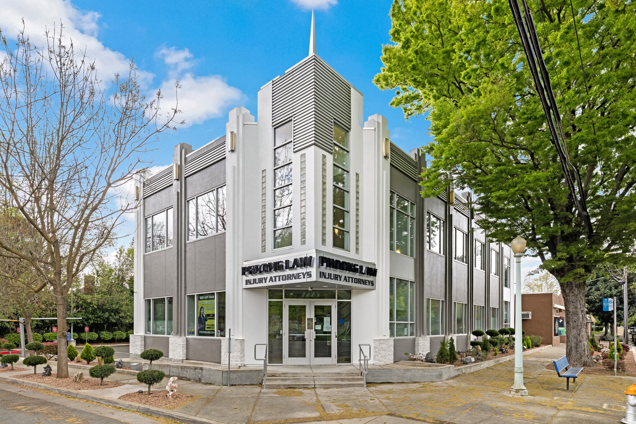 2725 Riverside Blvd, Sacramento, CA à louer Photo principale– Image 1 sur 14