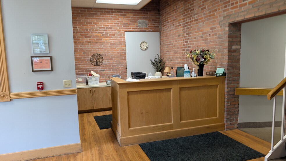 10 Liftbridge Ln E, Fairport, NY à louer - Photo de l’immeuble – Image 2 sur 10