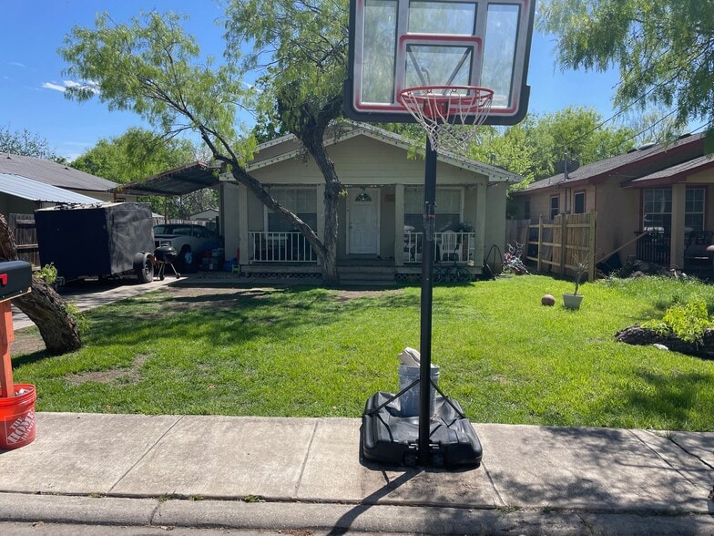 4906 Bluff St, San Antonio, TX à vendre - Photo principale – Image 1 sur 1