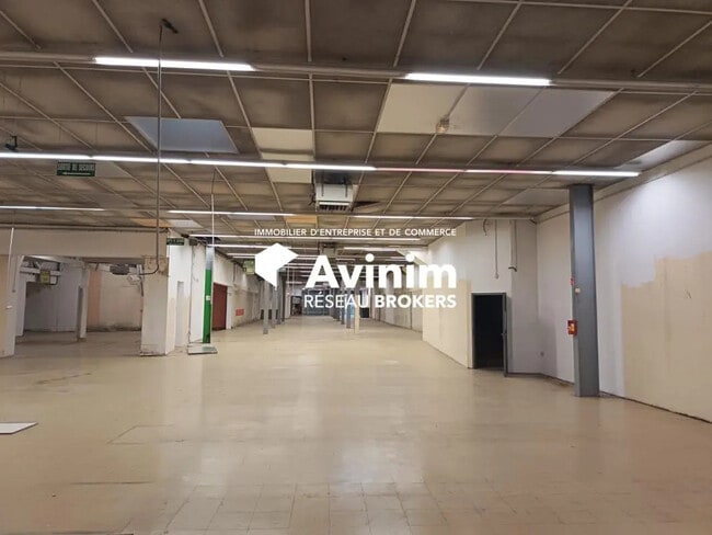 Plus de détails pour Local commercial à vendre