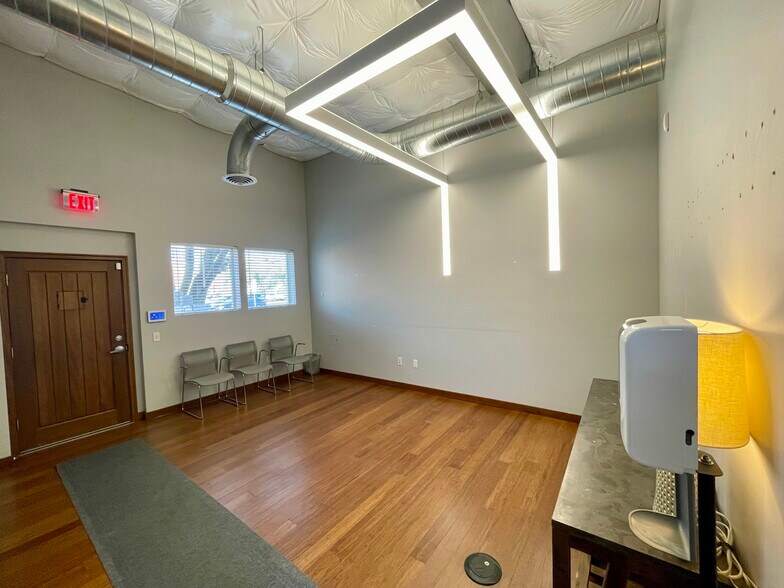 128 NE 7th Ave, Portland, OR à louer - Hall d’entrée – Image 3 sur 24