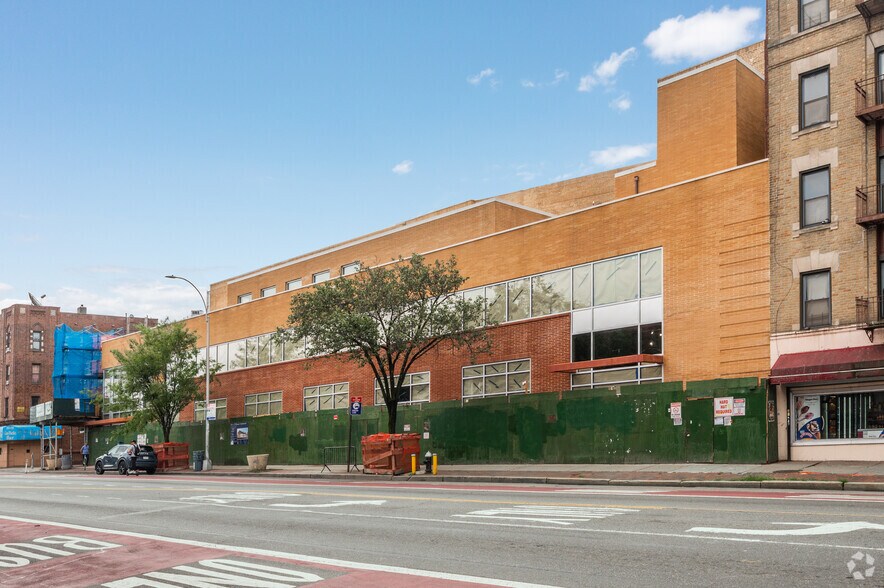 8206 Northern Blvd, Jackson Heights, NY à louer - Photo de l’immeuble – Image 3 sur 4