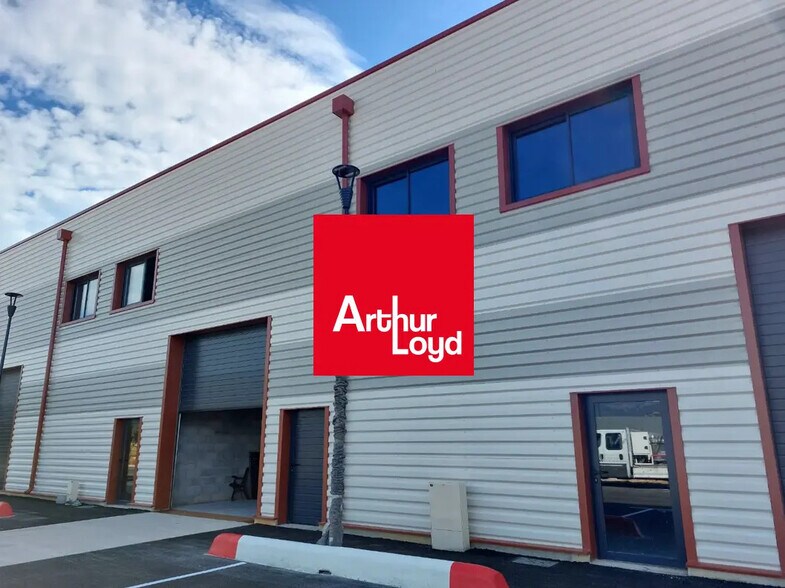 Industriel/Logistique dans Signes à louer - Photo de l’immeuble – Image 1 sur 7