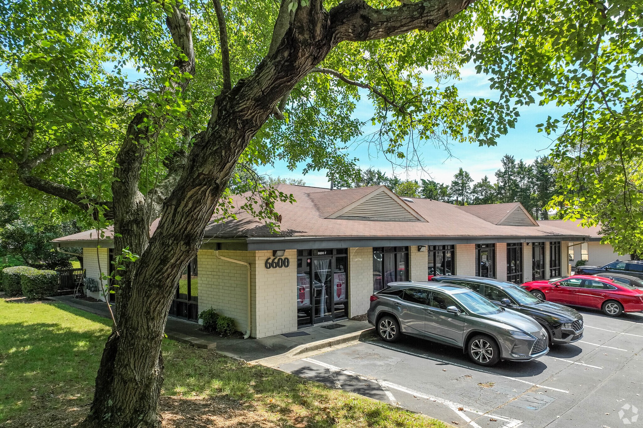 6600 E W T Harris Blvd, Charlotte, NC à louer Photo principale– Image 1 sur 15
