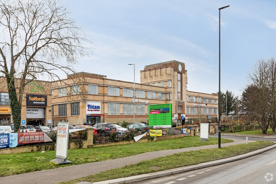 Edgington Way, Sidcup à louer - Photo de l’immeuble – Image 2 sur 3
