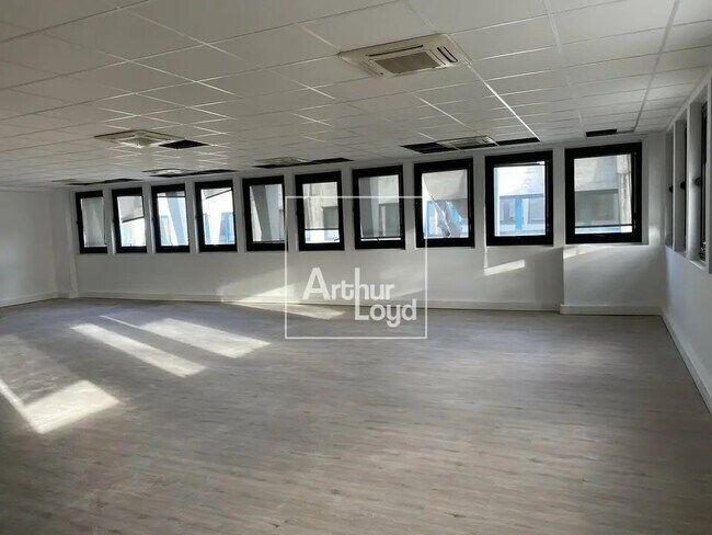 Plus de détails pour Bureau, Local d'activités à louer