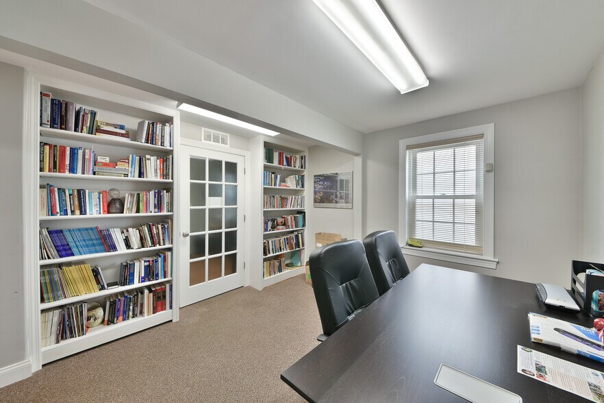 12 E Mill Rd, Flourtown, PA à louer - Photo intérieure – Image 3 sur 17