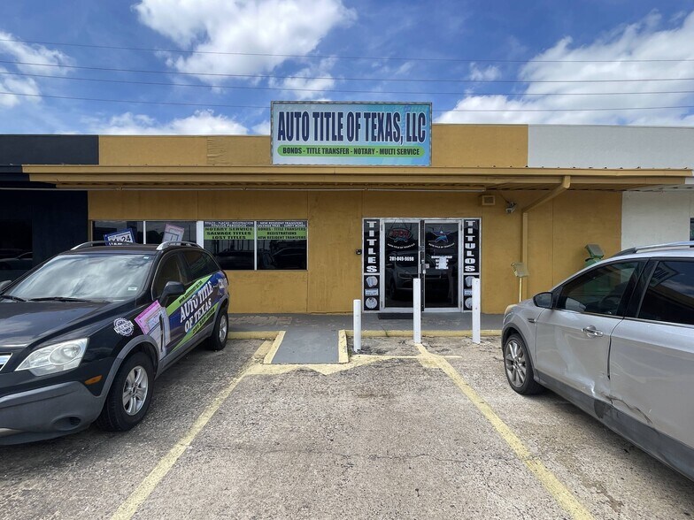 2216 Thompson Rd, Richmond, TX à louer - Photo de l’immeuble – Image 3 sur 5