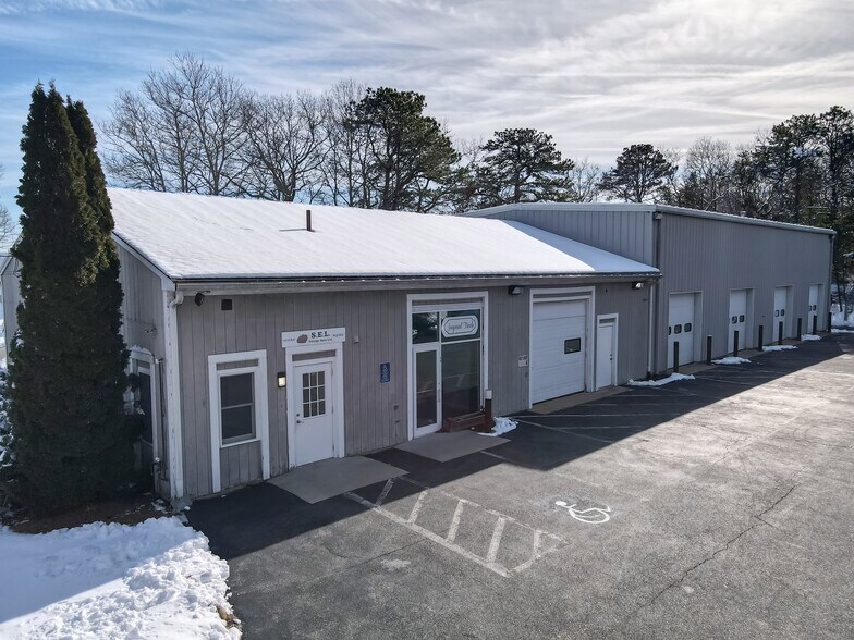 7 Colonel Dr, Bourne, MA à vendre - Photo principale – Image 1 sur 75