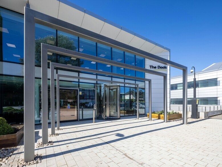 Station Rd, Kings Langley à louer - Photo de l’immeuble – Image 1 sur 40