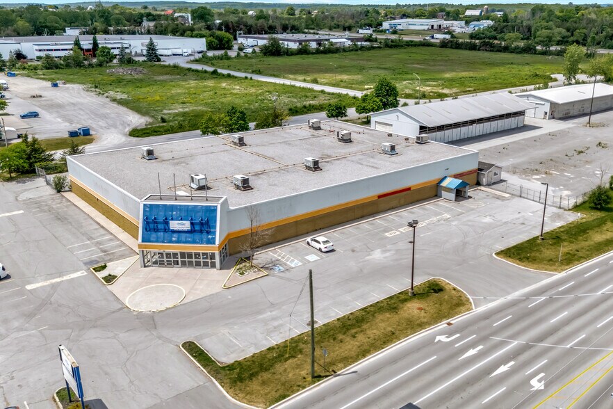 260 Bell Blvd, Belleville, ON à louer - Photo de l’immeuble – Image 3 sur 9