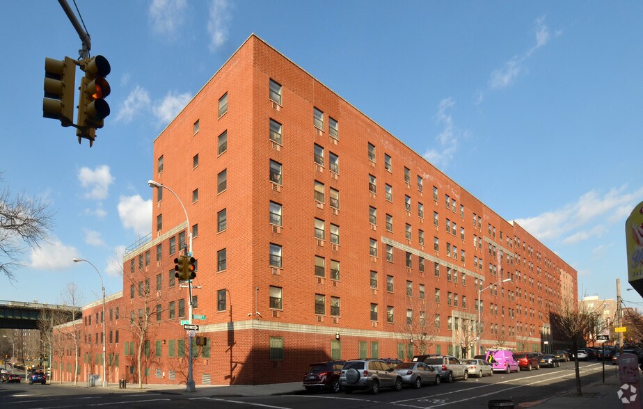1065-1075 Gerard Ave, Bronx, NY à louer - Photo principale – Image 1 sur 7