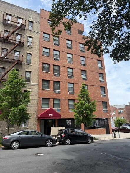 1701 Parkview Ave, Bronx, NY à vendre - Photo de l’immeuble – Image 3 sur 4