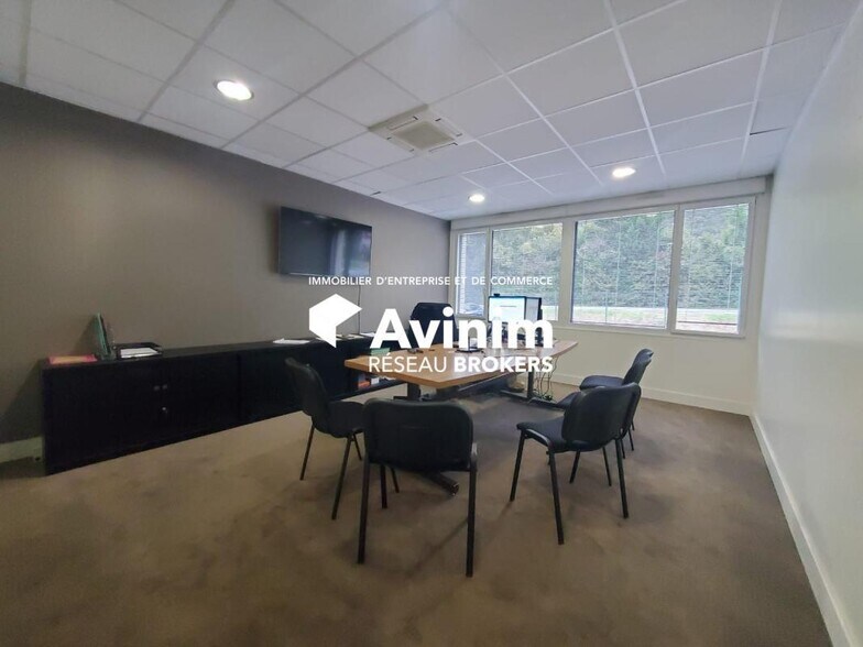 Bureau dans Challes-les-Eaux à vendre - Photo intérieure – Image 3 sur 7