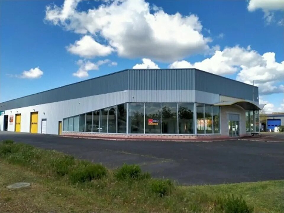 Local d’activités dans Châtellerault à louer Photo de l’immeuble– Image 1 sur 4