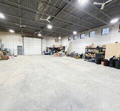 5039-5051 13th St SE, Calgary, AB à louer Photo intérieure– Image 2 sur 2