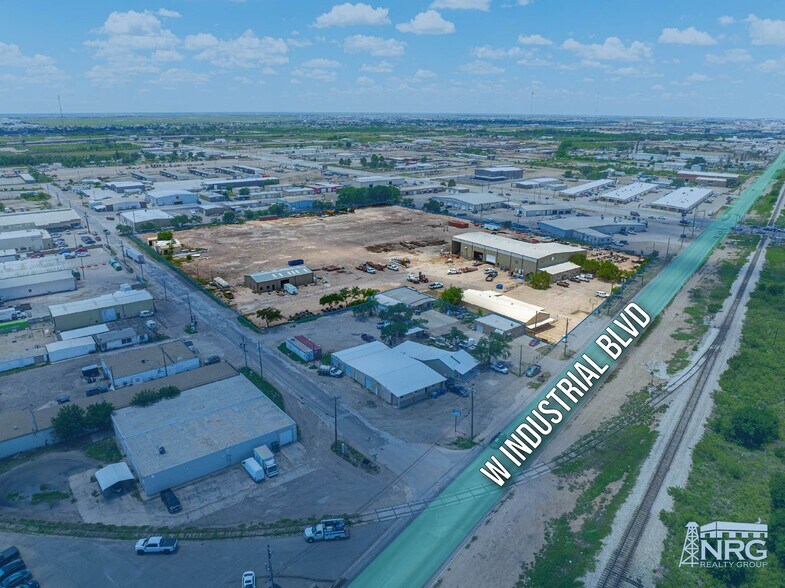 3209 W Industrial Ave, Midland, TX à louer - Photo de l’immeuble – Image 2 sur 9