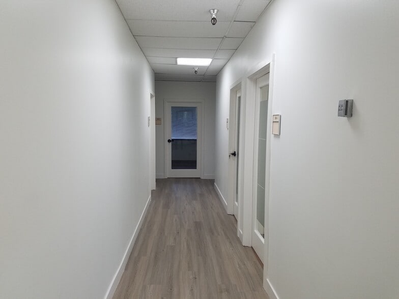 2503 Eastbluff Dr, Newport Beach, CA à louer - Photo intérieure – Image 3 sur 18