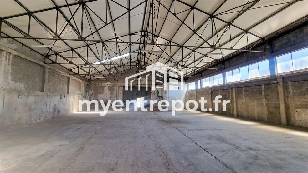 Local d’activités dans Gémenos à louer - Photo de l’immeuble – Image 2 sur 8