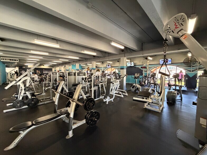 7680 Girard Ave, La Jolla, CA à louer - Photo de l’immeuble – Image 2 sur 12