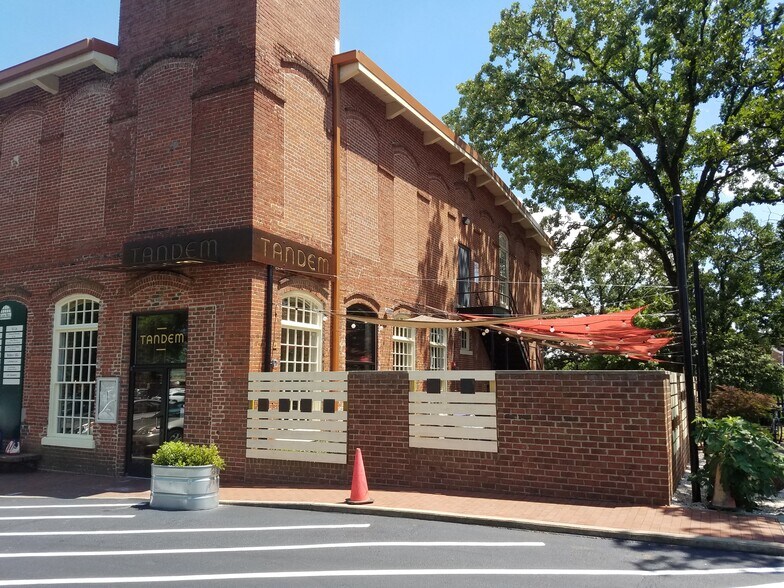 200 N Greensboro St, Carrboro, NC à louer - Photo de l’immeuble – Image 2 sur 22