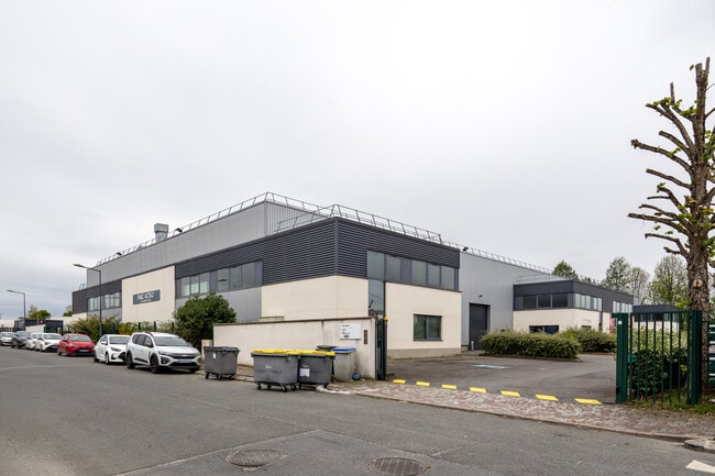 Plus de détails pour 10 Rue Gustave Eiffel, Goussainville - Bureau, Local d'activités à louer