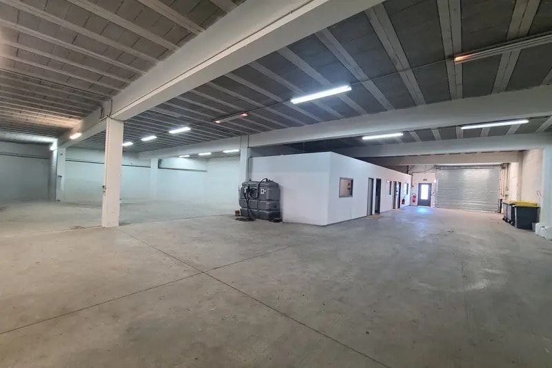 Local d’activités dans Villeneuve-lès-Béziers à louer - Photo de l’immeuble – Image 2 sur 7