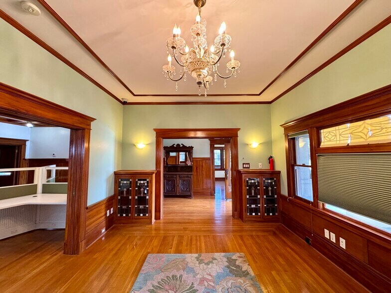 807 N Van Ness Ave, Fresno, CA à louer - Photo de l’immeuble – Image 1 sur 15