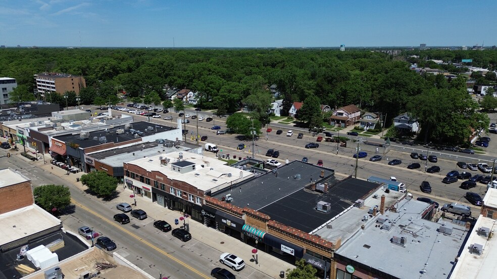 240-250 W 9 Mile Rd, Ferndale, MI à louer - Photo de l’immeuble – Image 2 sur 7