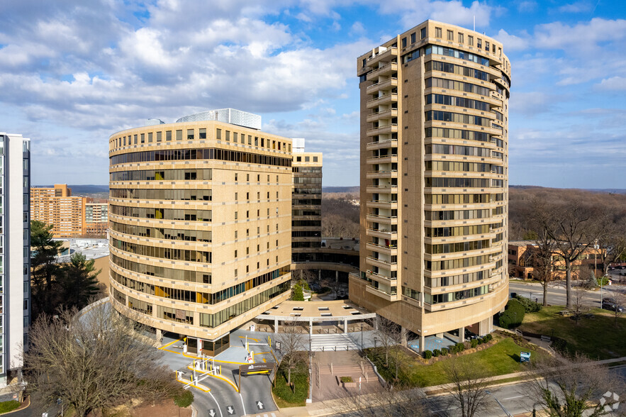 300 E Joppa Rd, Towson, MD à louer - Photo de l’immeuble – Image 2 sur 16