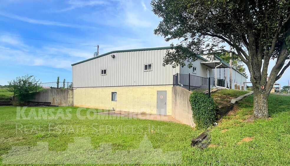 6115 SE US Highway 40, Tecumseh, KS à vendre - Photo de l’immeuble – Image 2 sur 5