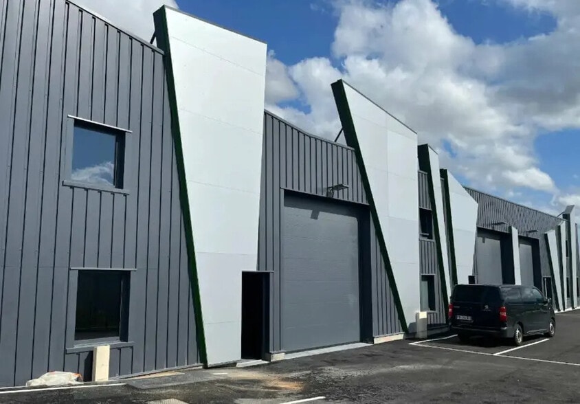 345 Rue De La Noyeraie, Sarcey à louer - Photo de l’immeuble – Image 1 sur 6