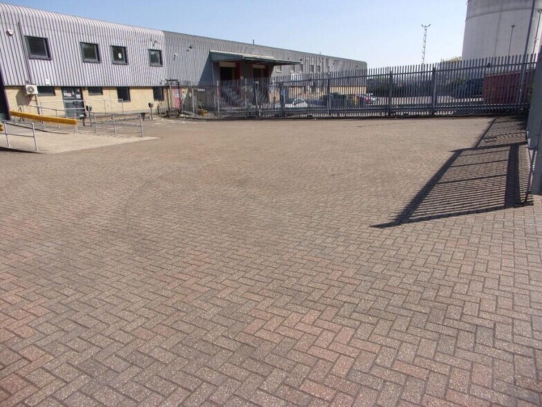 Oliver Close, Grays à louer - Photo de l’immeuble – Image 2 sur 3