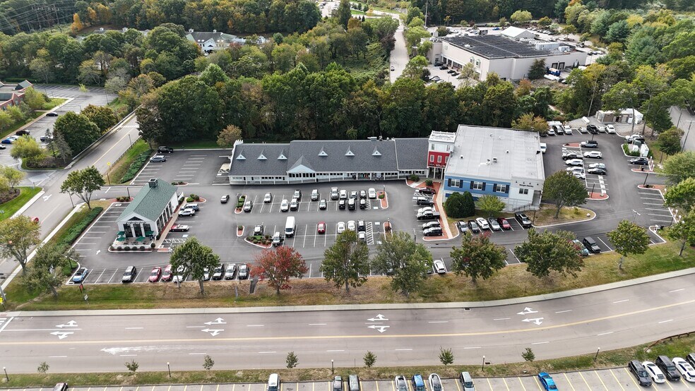 12 Coogan Blvd, Mystic, CT à louer - Photo de l’immeuble – Image 2 sur 3