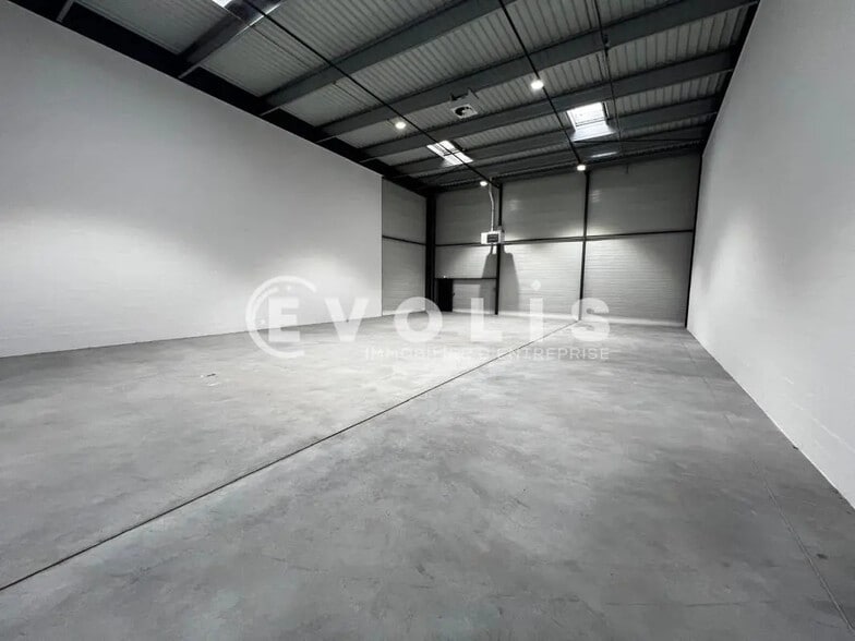 Bureau dans Corbeil-Essonnes à louer - Photo intérieure – Image 3 sur 8