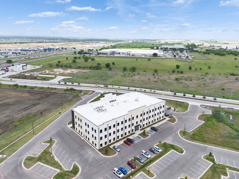 220 Opportunity Blvd, San Marcos, TX à vendre - Photo de l’immeuble – Image 2 sur 13