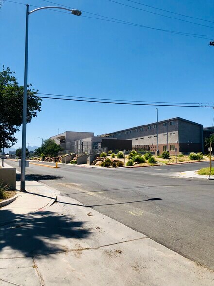2975 Sunrise Ave, Las Vegas, NV à vendre - Photo de l’immeuble – Image 3 sur 7